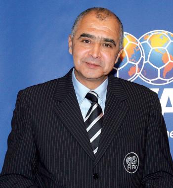 الإعلام الرياضي المغربي يفقد أحد أعلامه بوفاة نجيب السالمي